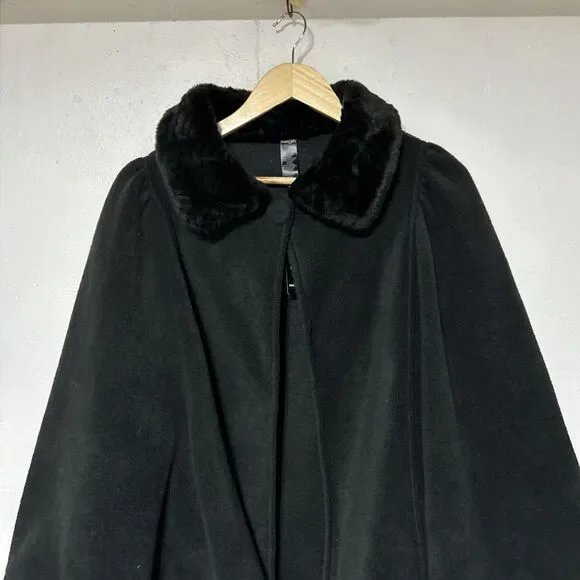 East 5th Black Shawl NWT $55 Poncho Faux Fur Womens Sweater - Picture 3 of 13